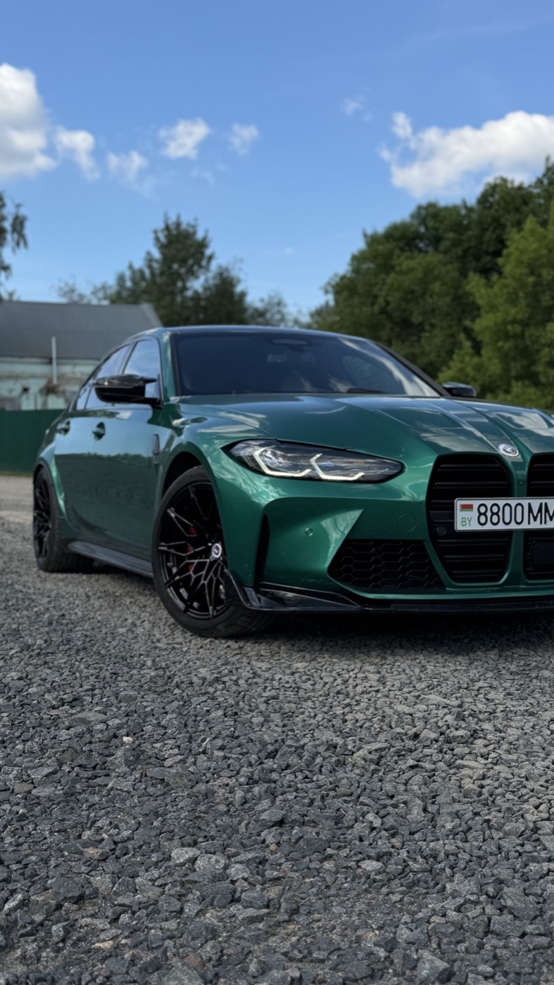 Чёрные многоспицевые диски и красные суппорты на BMW